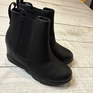 NWOT Athlefit Black Chelsea Faux Leather Ankle Boots Hidden Wedge Heel Foam Sole